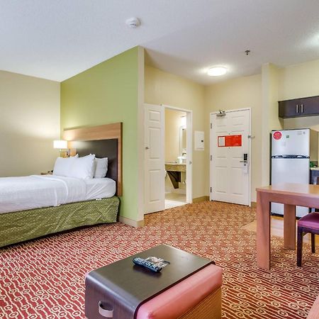 Towneplace Suites By Marriott Dallas Бедфорд Экстерьер фото