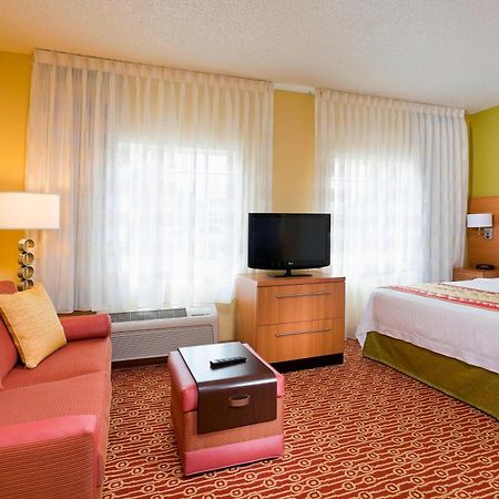 Towneplace Suites By Marriott Dallas Бедфорд Экстерьер фото
