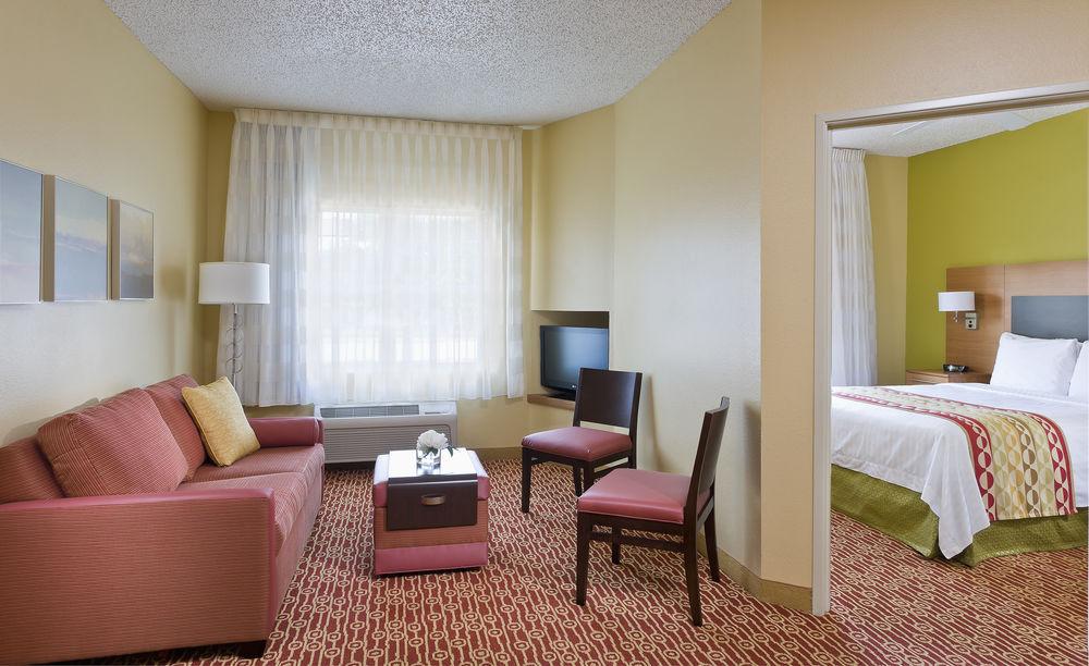 Towneplace Suites By Marriott Dallas Бедфорд Экстерьер фото